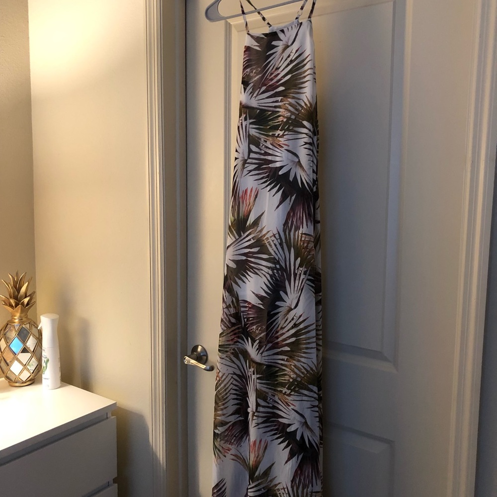 Floral palmtree inspired maxi dress.